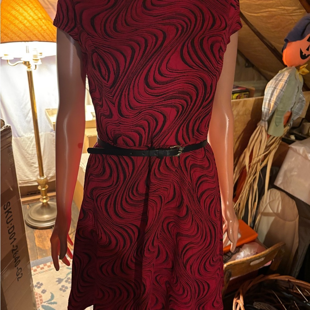 Women’s R&K Red and Black Swirl Midi Dress Size 8P